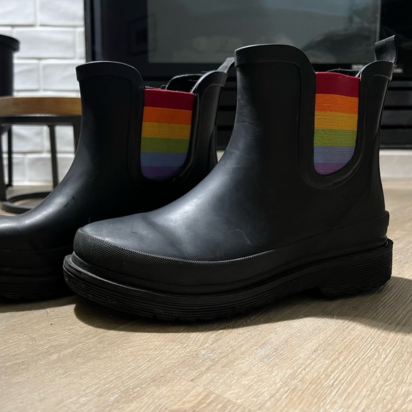 Chooka Ballard Rain Boots - Black/Multicolor Rainbow - Size: US7 - Picture 3 of 16
